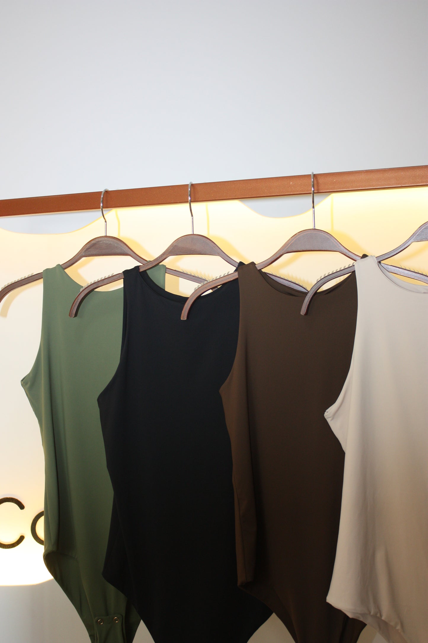 Body Aurora feminino 1 ombro elegante e moderno