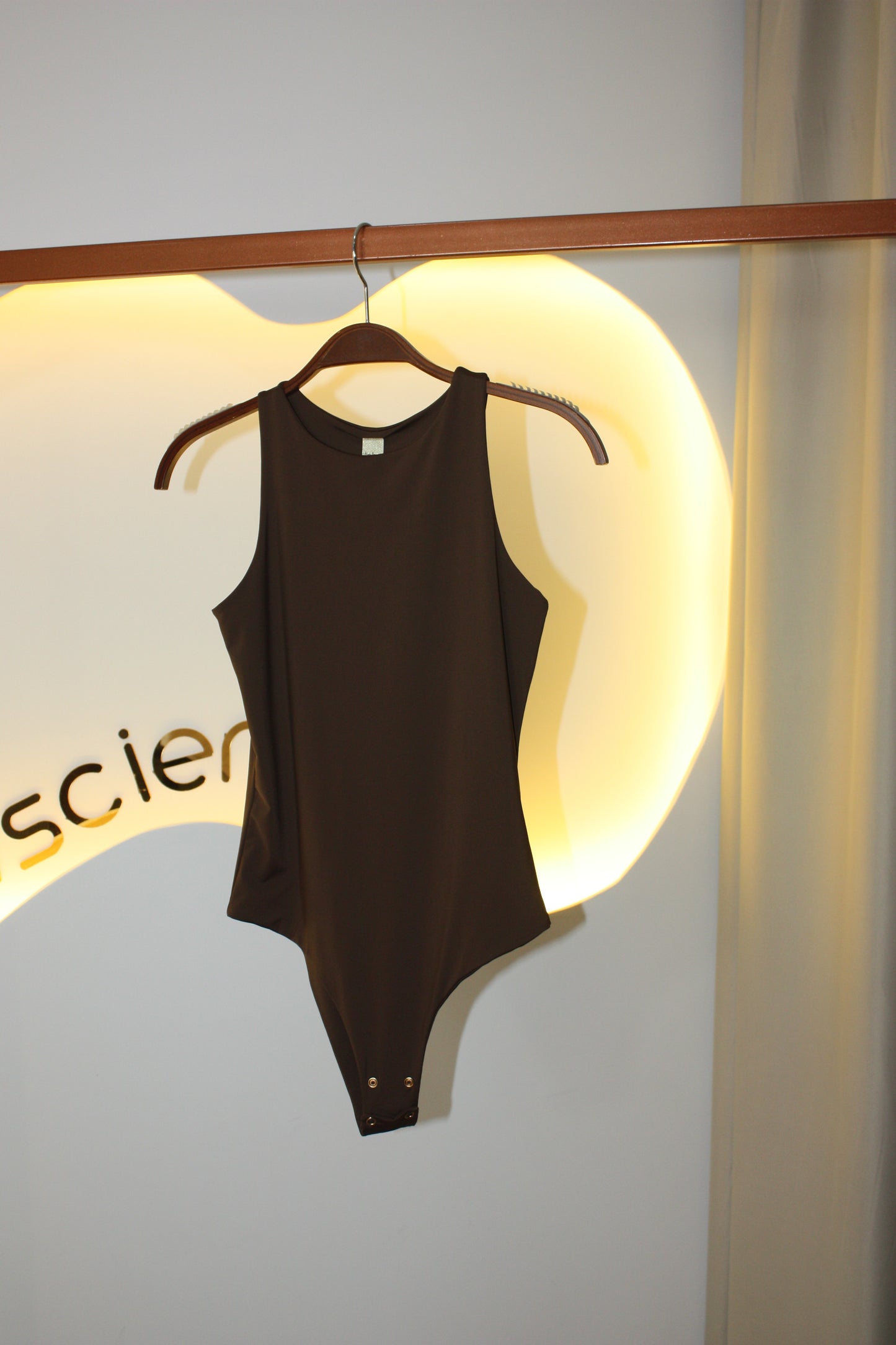 body-aurora-estilo-contemporaneo