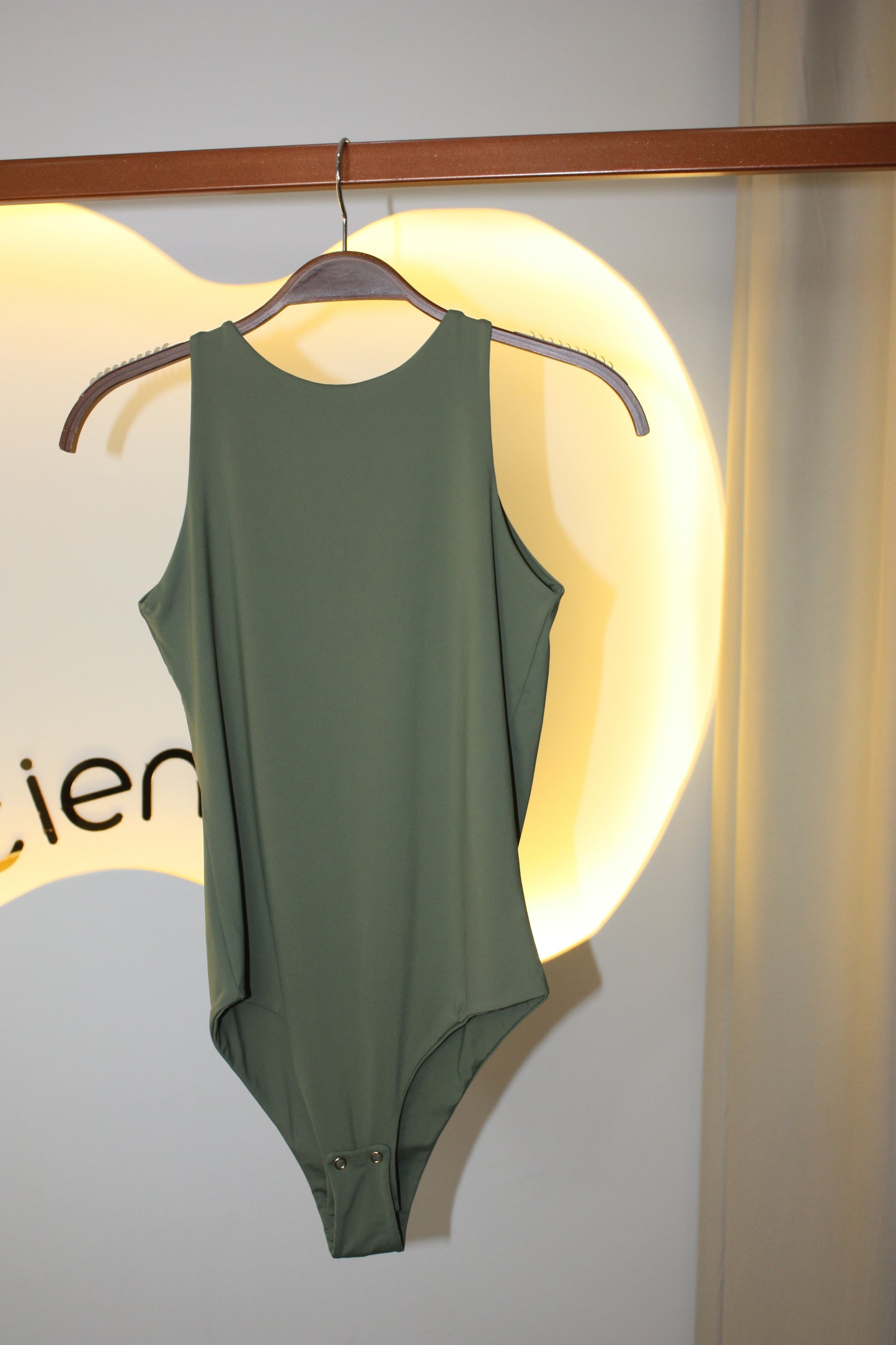 Body Aurora para looks casuais e produção noturna