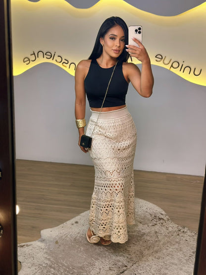 Cropped Aurora em composição sofisticada, ideal para diferentes ocasiões.