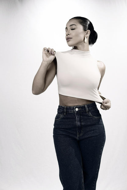 cropped-luna-bege-saia-preta-look-casual