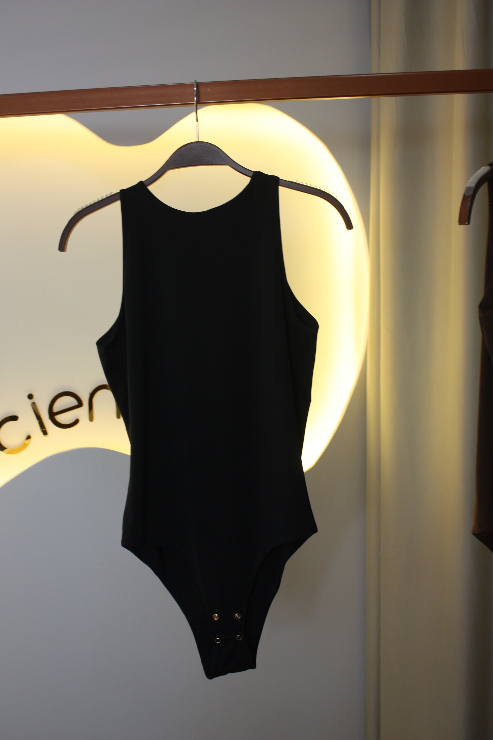 Body Aurora estiloso para combinar com saias e calças