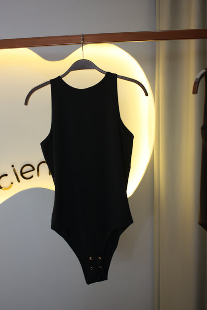 Body Aurora estiloso para combinar com saias e calças