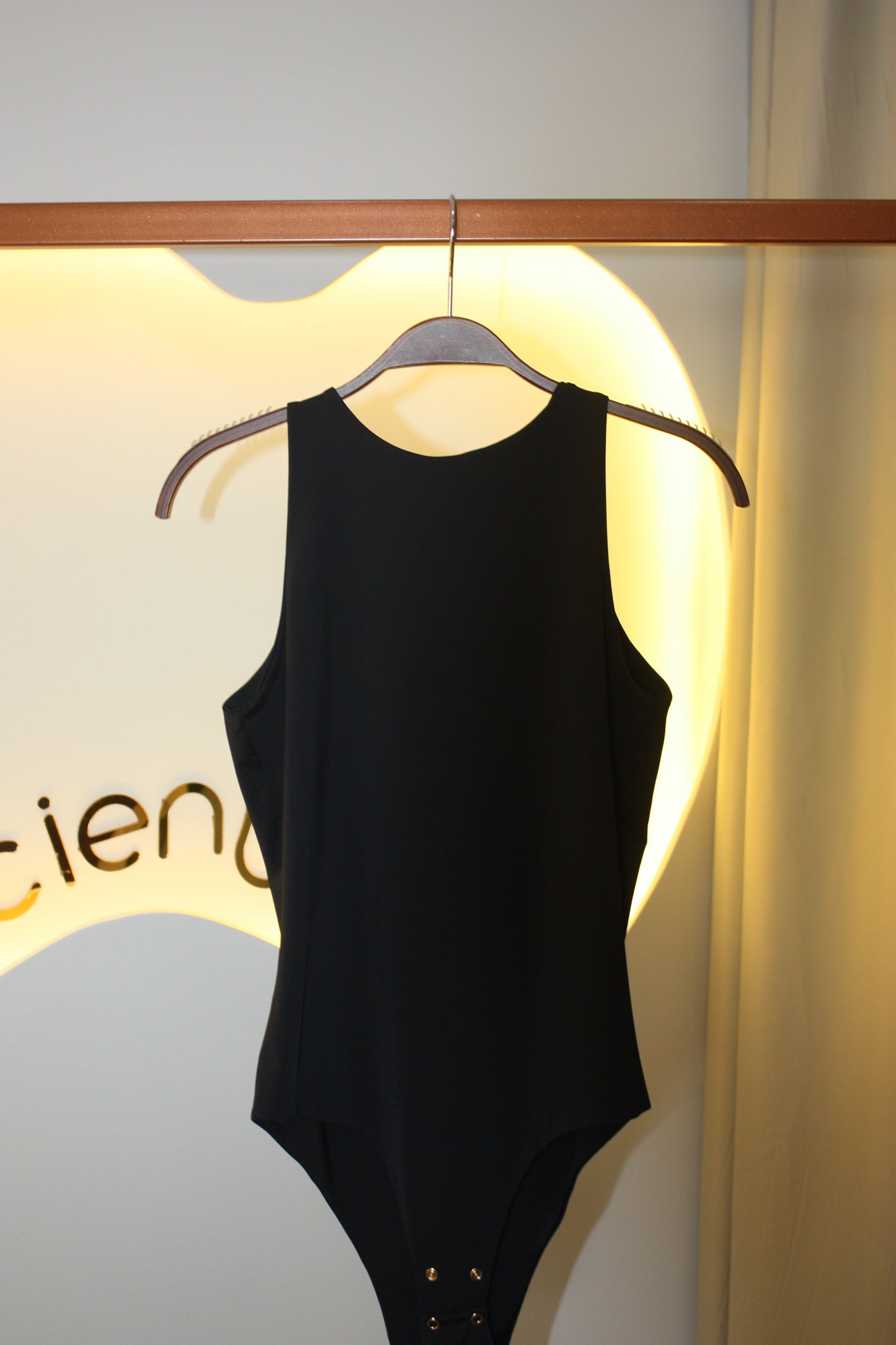 Body Aurora para looks casuais e produção noturna