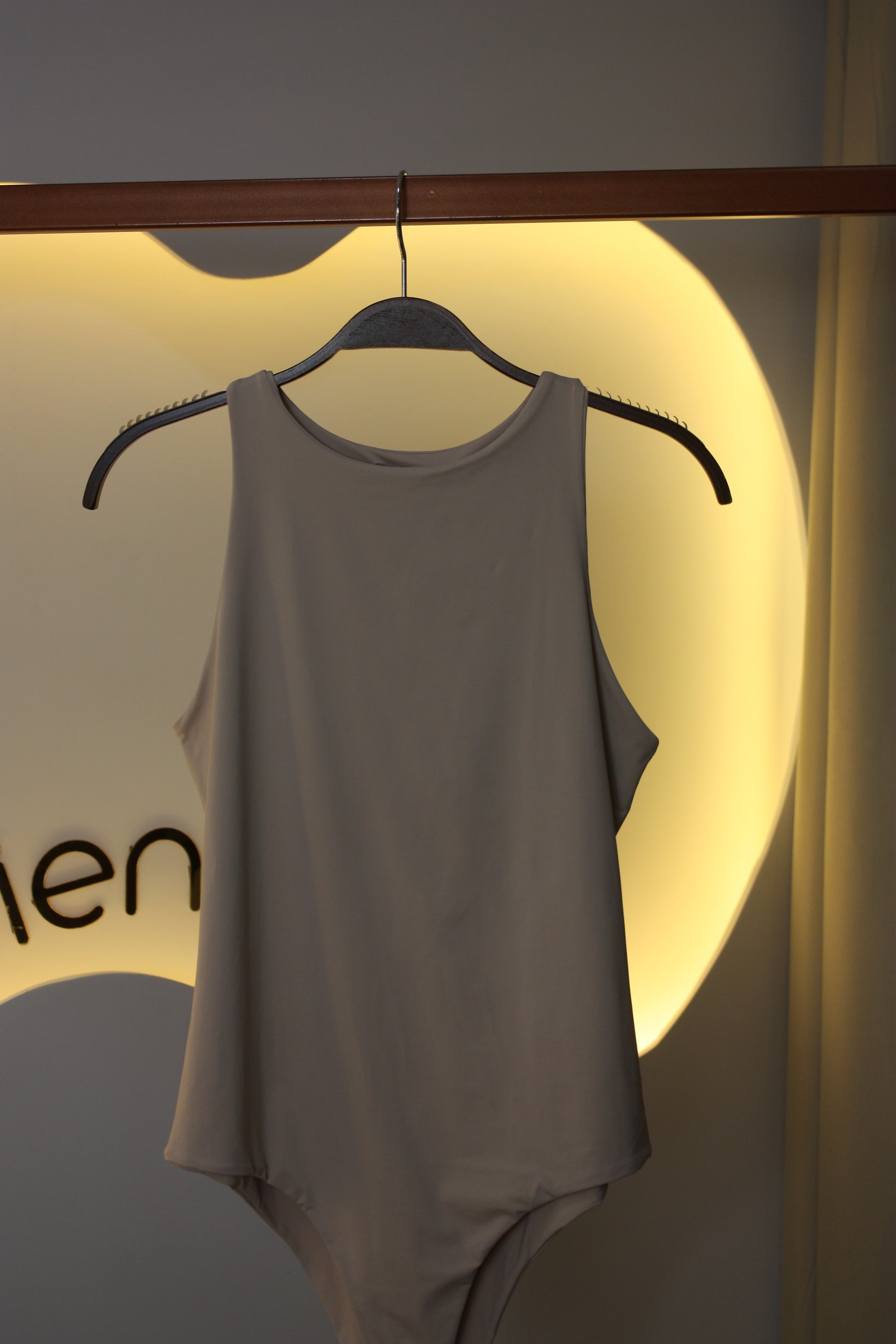 Body Aurora para looks casuais e produção noturna