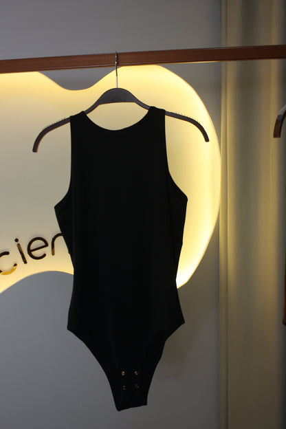 Body Aurora para looks casuais e produção noturna