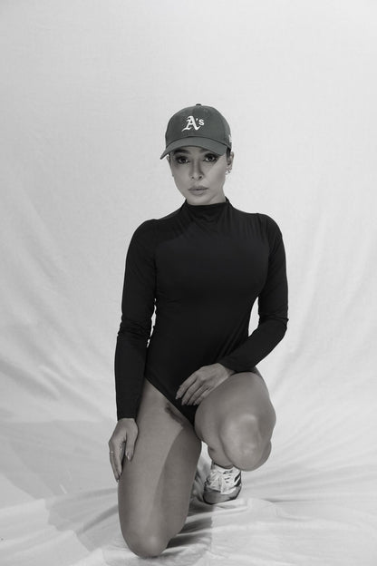 Ensaio de moda com Body Luna manga longa preto feminino